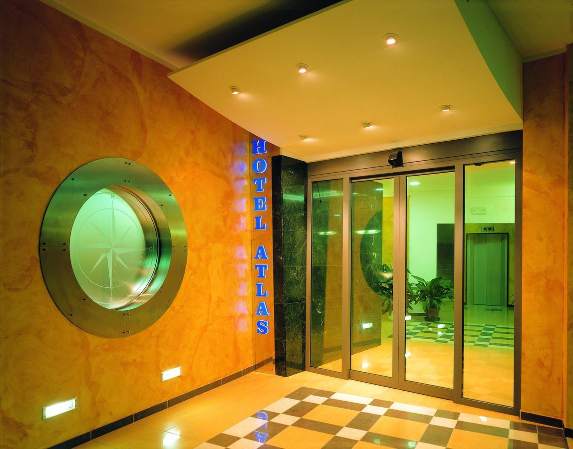 Hotel Atlas Alba Adriatica Buitenkant foto