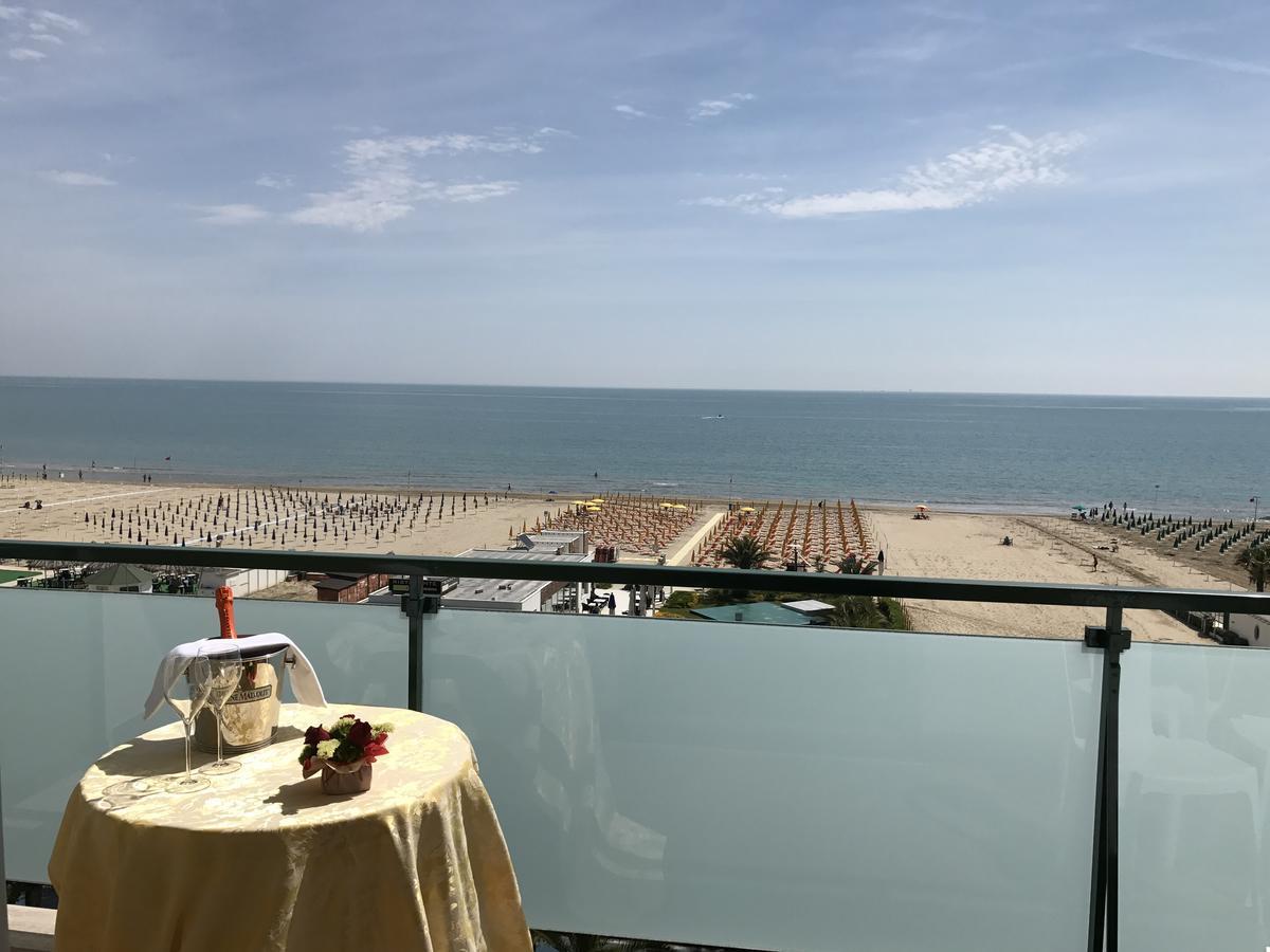Hotel Atlas Alba Adriatica Buitenkant foto