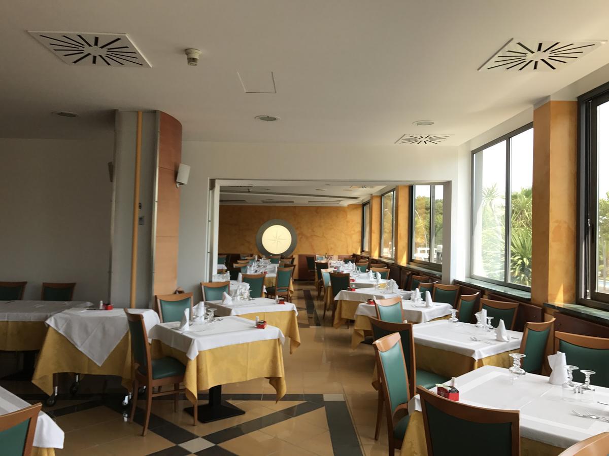 Hotel Atlas Alba Adriatica Buitenkant foto