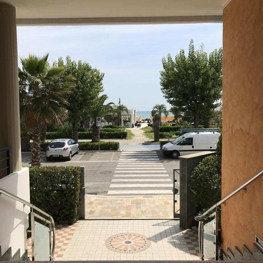 Hotel Atlas Alba Adriatica Buitenkant foto