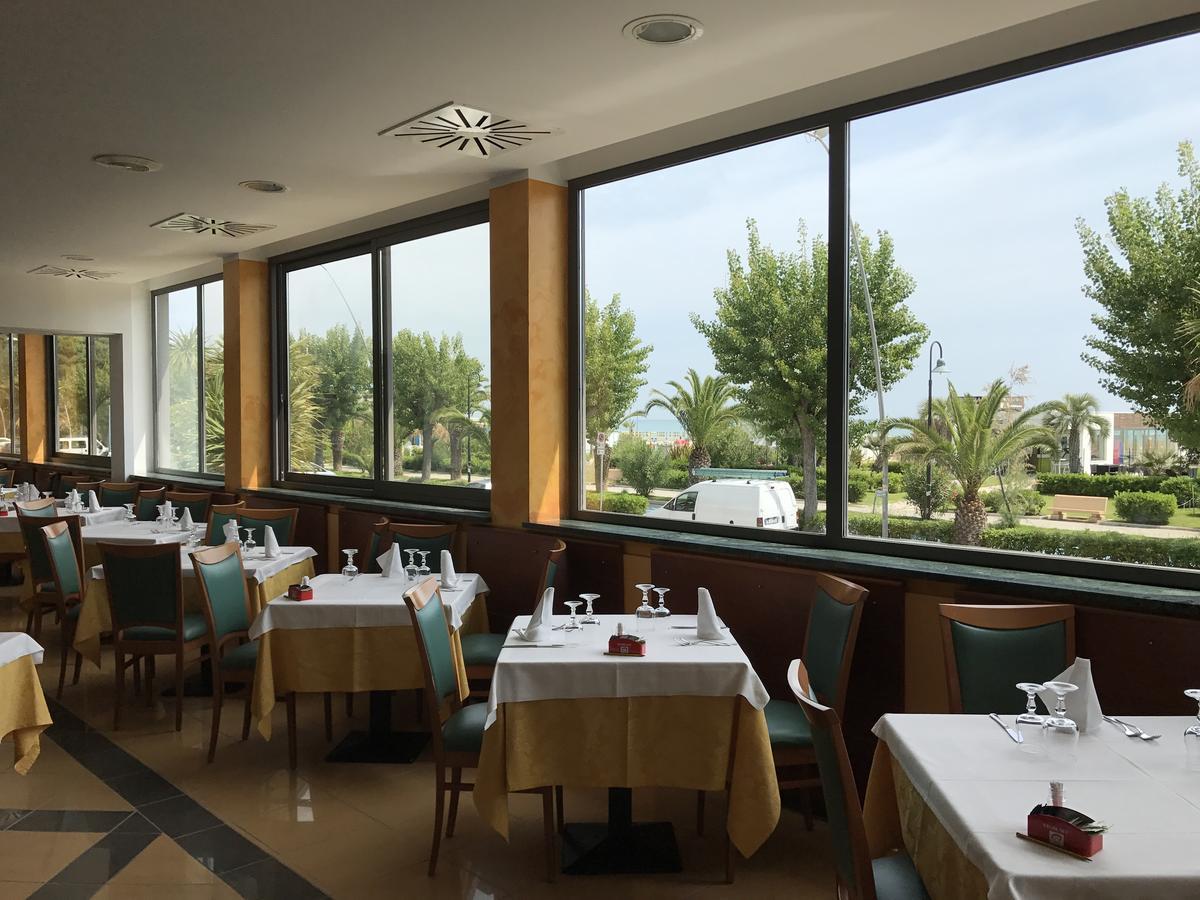 Hotel Atlas Alba Adriatica Buitenkant foto