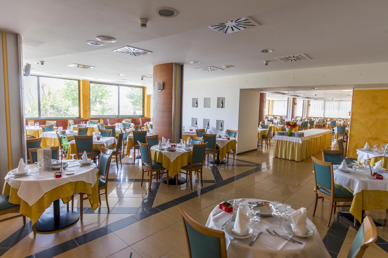 Hotel Atlas Alba Adriatica Buitenkant foto