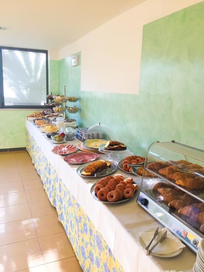 Hotel Atlas Alba Adriatica Buitenkant foto